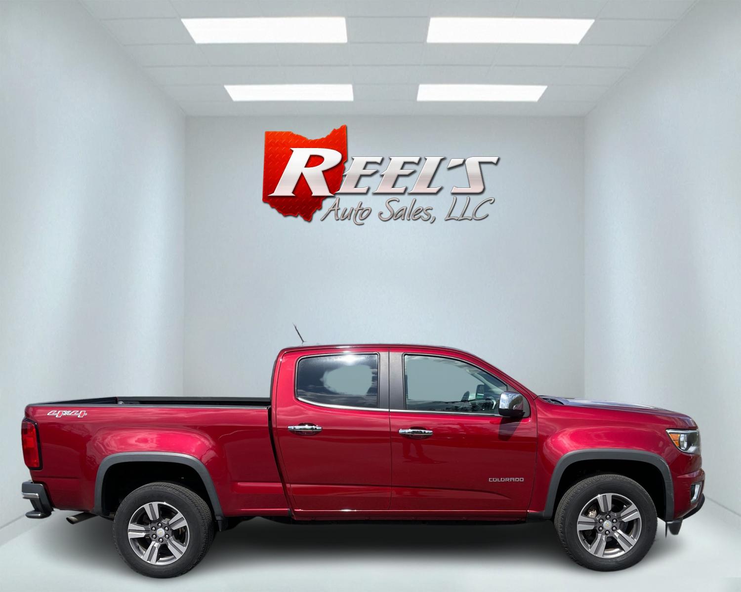 2018 Red /Black Chevrolet Colorado LT Crew Cab 4WD Long Box (1GCGTCENXJ1) with an 3.6L V6 DOHC 24V GAS engine, 8-Speed Automatic transmission, located at 547 E. Main St., Orwell, OH, 44076, (440) 437-5893, 41.535435, -80.847855 - Photo #4